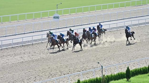 Festive horse races commemorating the 35th anniversary of Turkmenistan’s Independence were held in Ashgabat