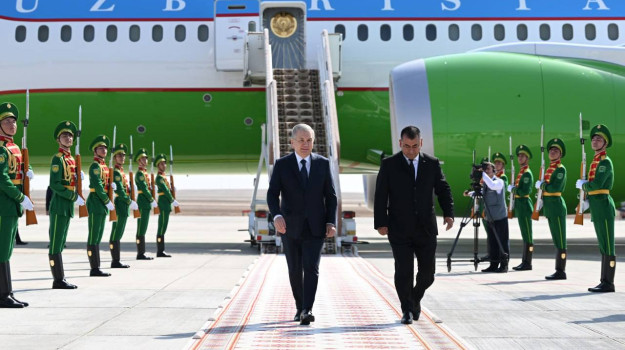 Özbegistanyň Prezidenti Türkmenistana sapar bilen geldi