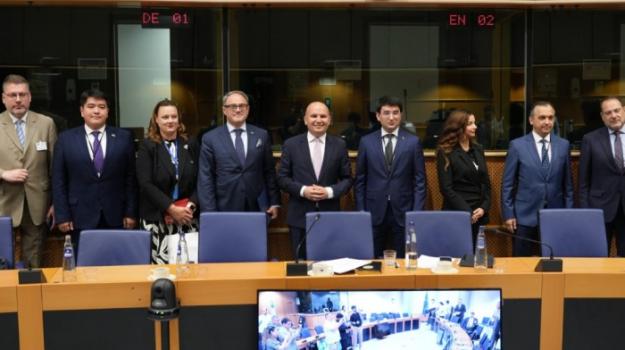 Türkmen wekiliýeti Ýewropa Parlamentinde strategik ulag arabaglanyşygyny maslahatlaşdy