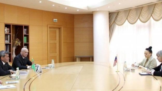 Türkmenistan we ABŞ hyzmatdaşlygyň möhüm meselelerini maslahatlaşdylar